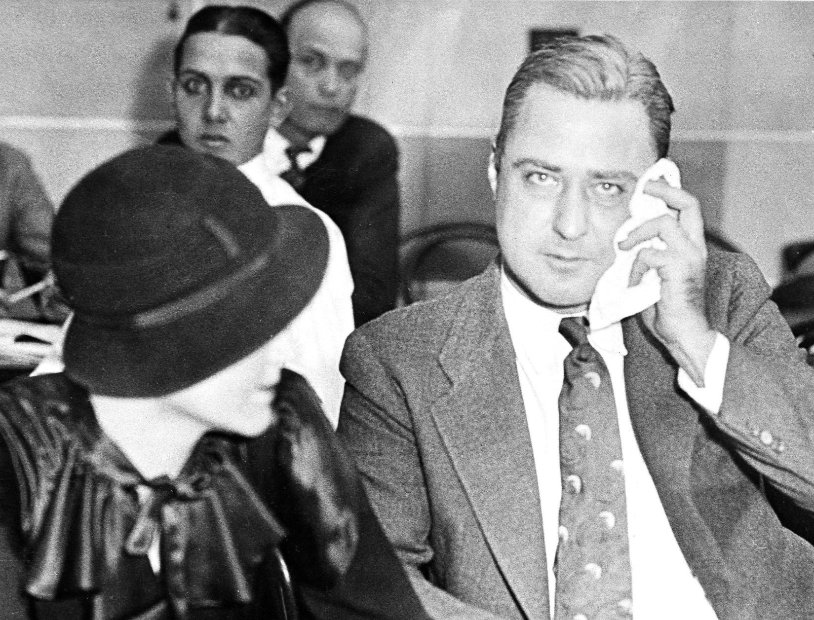 1933: Machine Gun Kelly